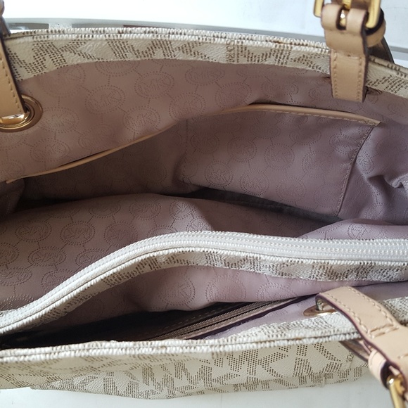 Michael Kors Signature Collection - Picture 7 of 8